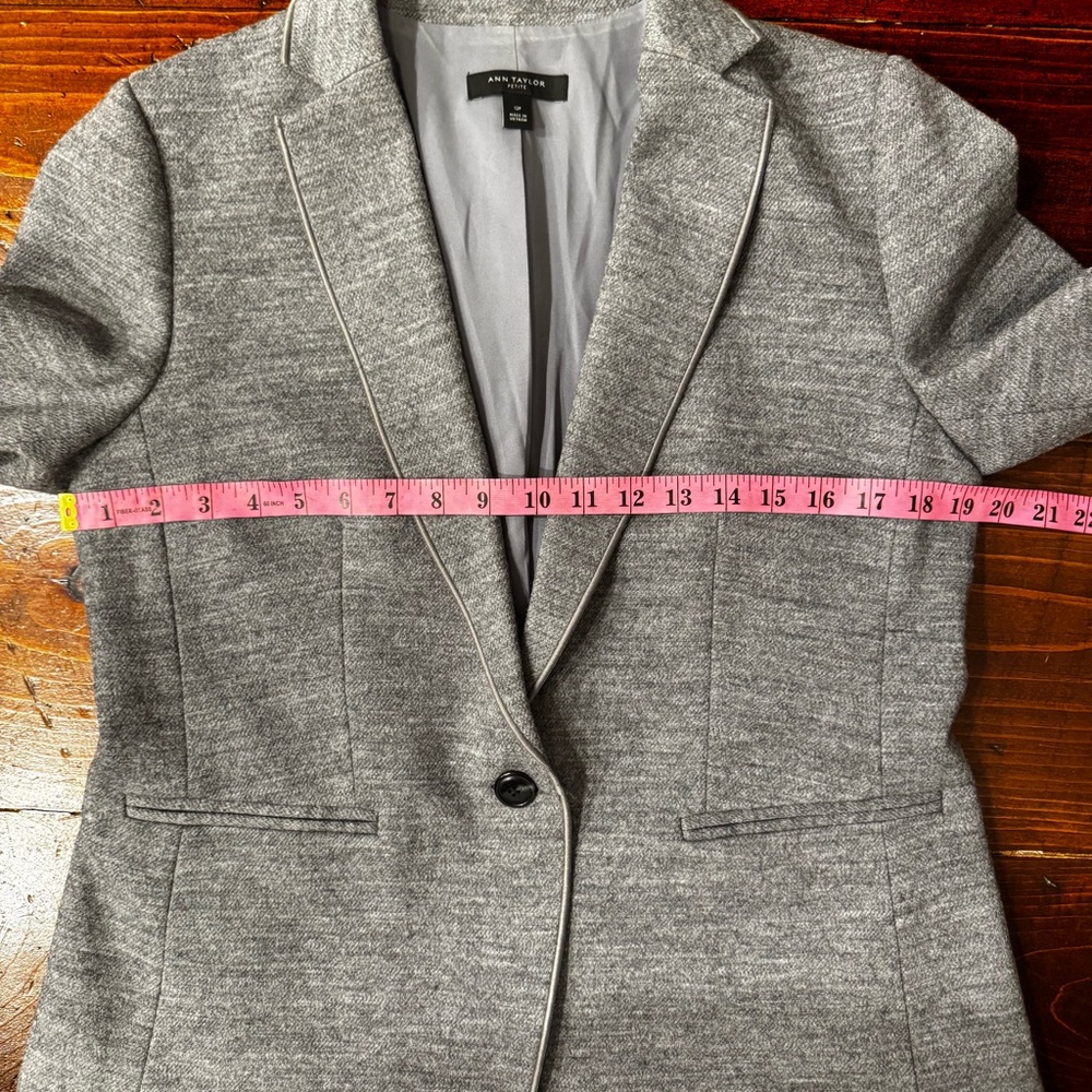 Ann Taylor Classic Charcoal Gray Blazer. Size 12 P - Picture 10 of 11